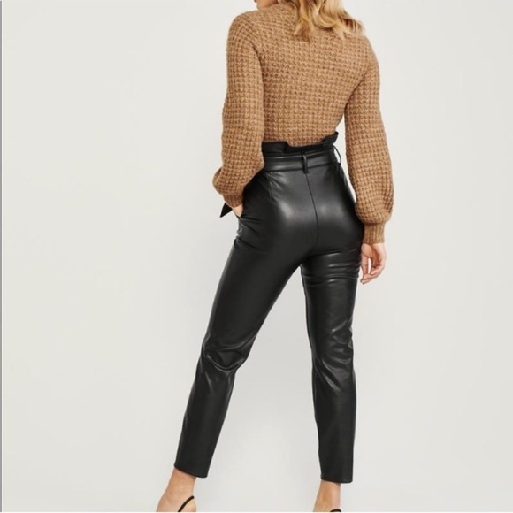 Abercrombie & Fitch High Rise Paperbag Pants Faux Leather - Picture 3 of 9